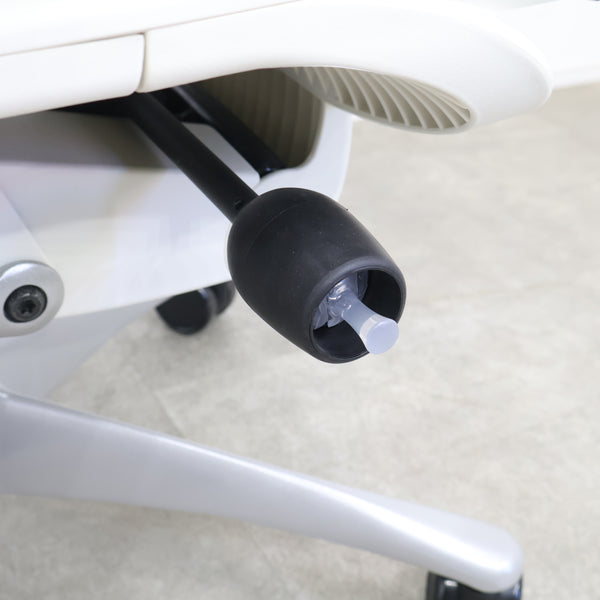 Herman Miller エンボディチェア Embody オフィスチェア（ホワイト）