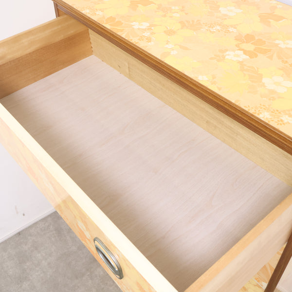 花柄のレトロポップ チェスト 12