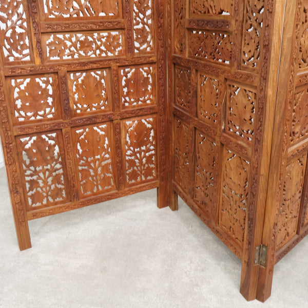 シーシャムウッド製の透かし彫りパーテーション
