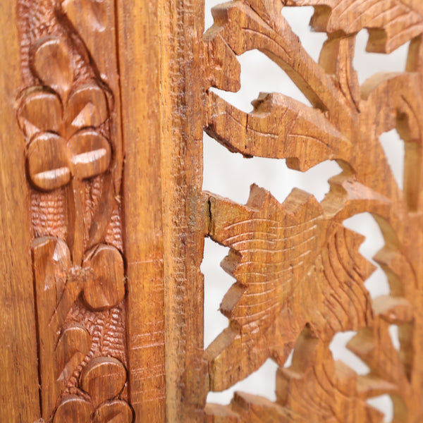 シーシャムウッド製の透かし彫りパーテーション