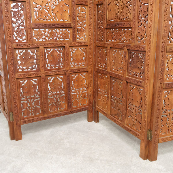 シーシャムウッド製の透かし彫りパーテーション