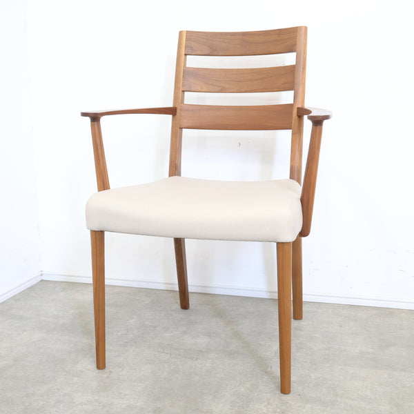 カリモク家具 CT6160シリーズのアームチェア