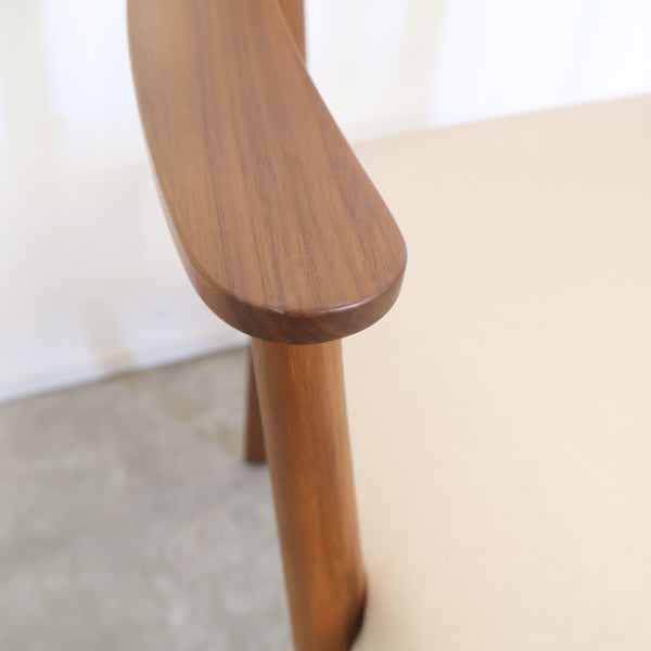 カリモク家具 CT6160シリーズのアームチェア