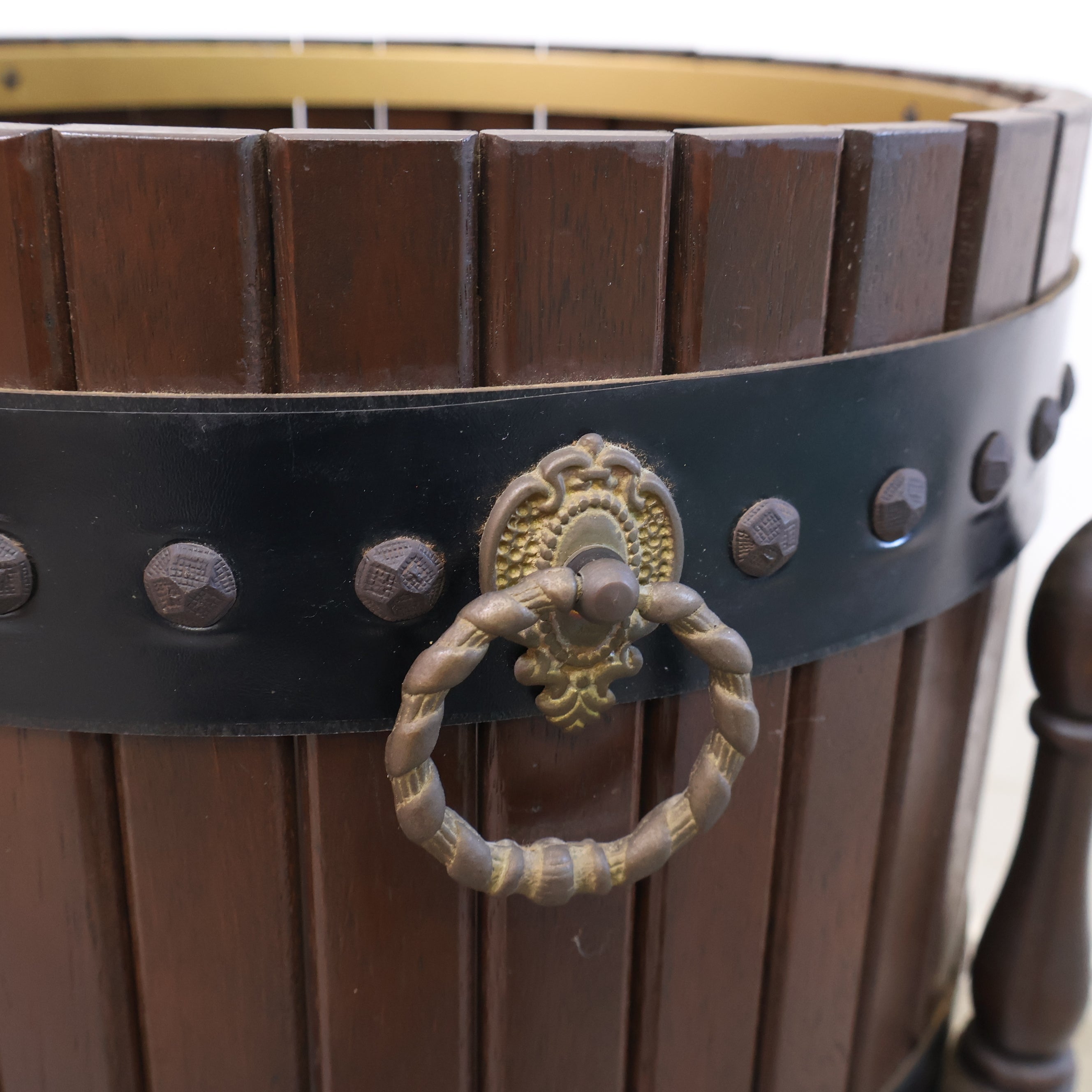 オールドカリモクのフラワーポット 樽型 – バナルオンラインショップ