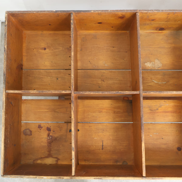 仕切り付き陳列棚・什器