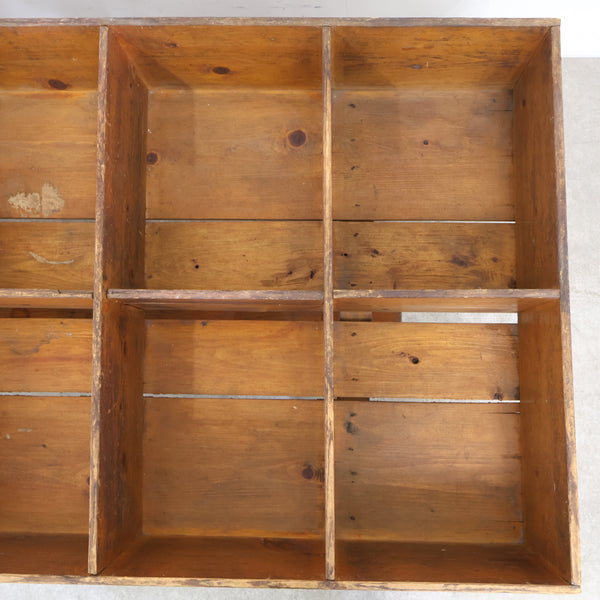 仕切り付き陳列棚・什器