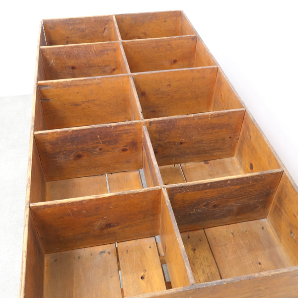 仕切り付き陳列棚・什器