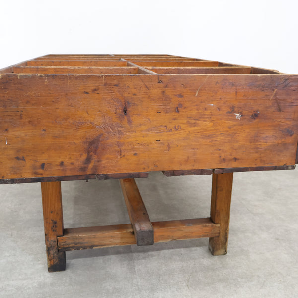 仕切り付き陳列棚・什器