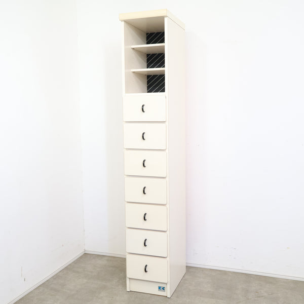 スリムなレトロ収納棚・キャビネット