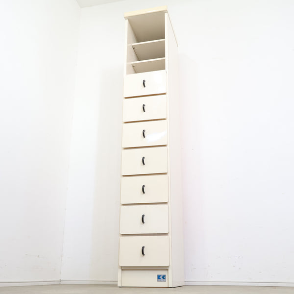 スリムなレトロ収納棚・キャビネット