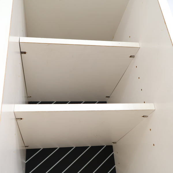 スリムなレトロ収納棚・キャビネット