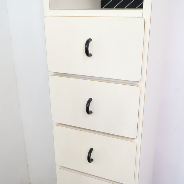 スリムなレトロ収納棚・キャビネット