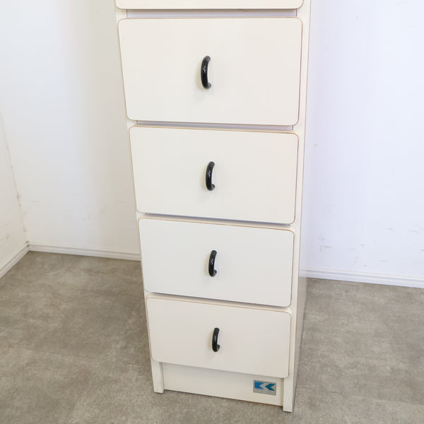 スリムなレトロ収納棚・キャビネット