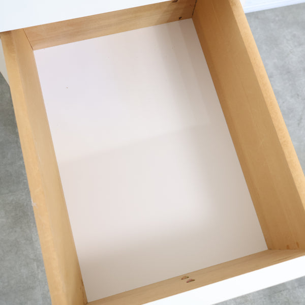 スリムなレトロ収納棚・キャビネット