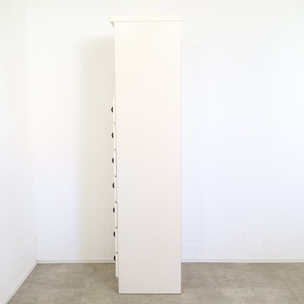 スリムなレトロ収納棚・キャビネット