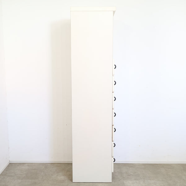 スリムなレトロ収納棚・キャビネット