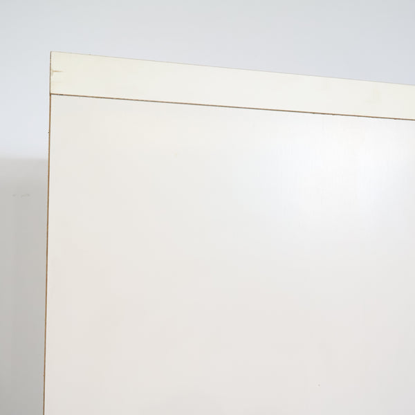 スリムなレトロ収納棚・キャビネット