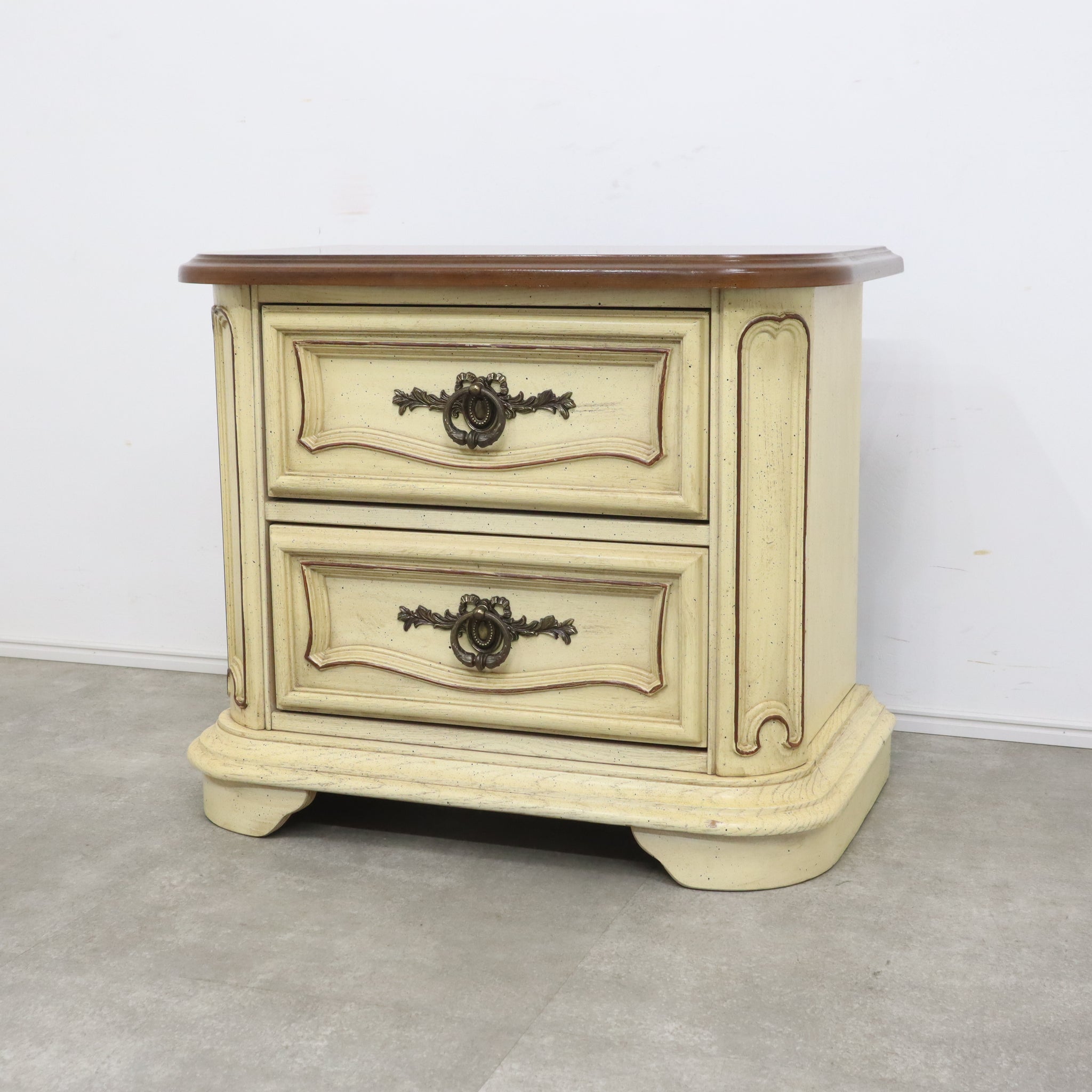 STANLEY FURNITURE ナイトチェスト