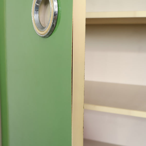 レトログリーンの収納棚・キャビネット