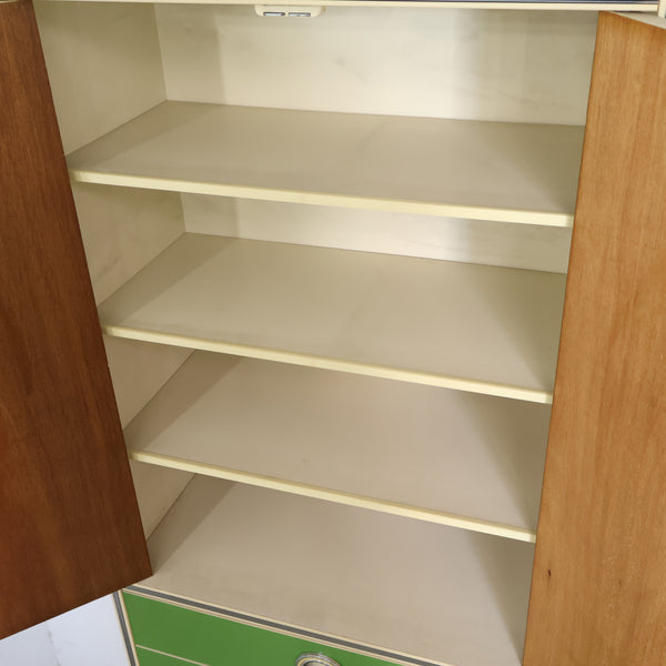 レトログリーンの収納棚・キャビネット