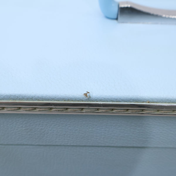 水色が可愛いメイクボックス