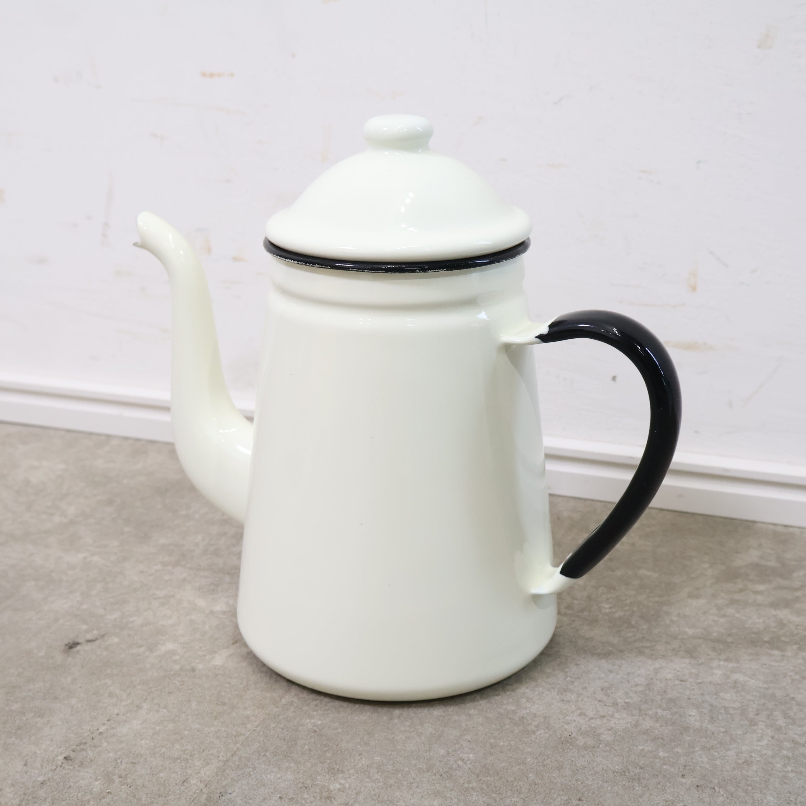 FCL 白いホーローポット – バナルオンラインショップ（BANUL）の