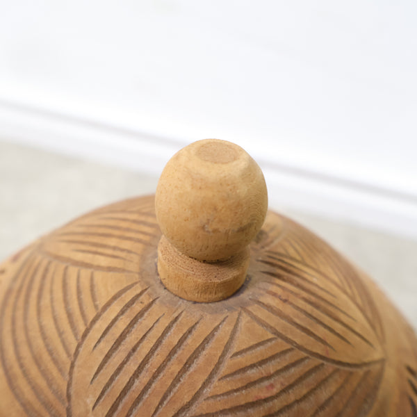 木彫りの小物入れ（香合）