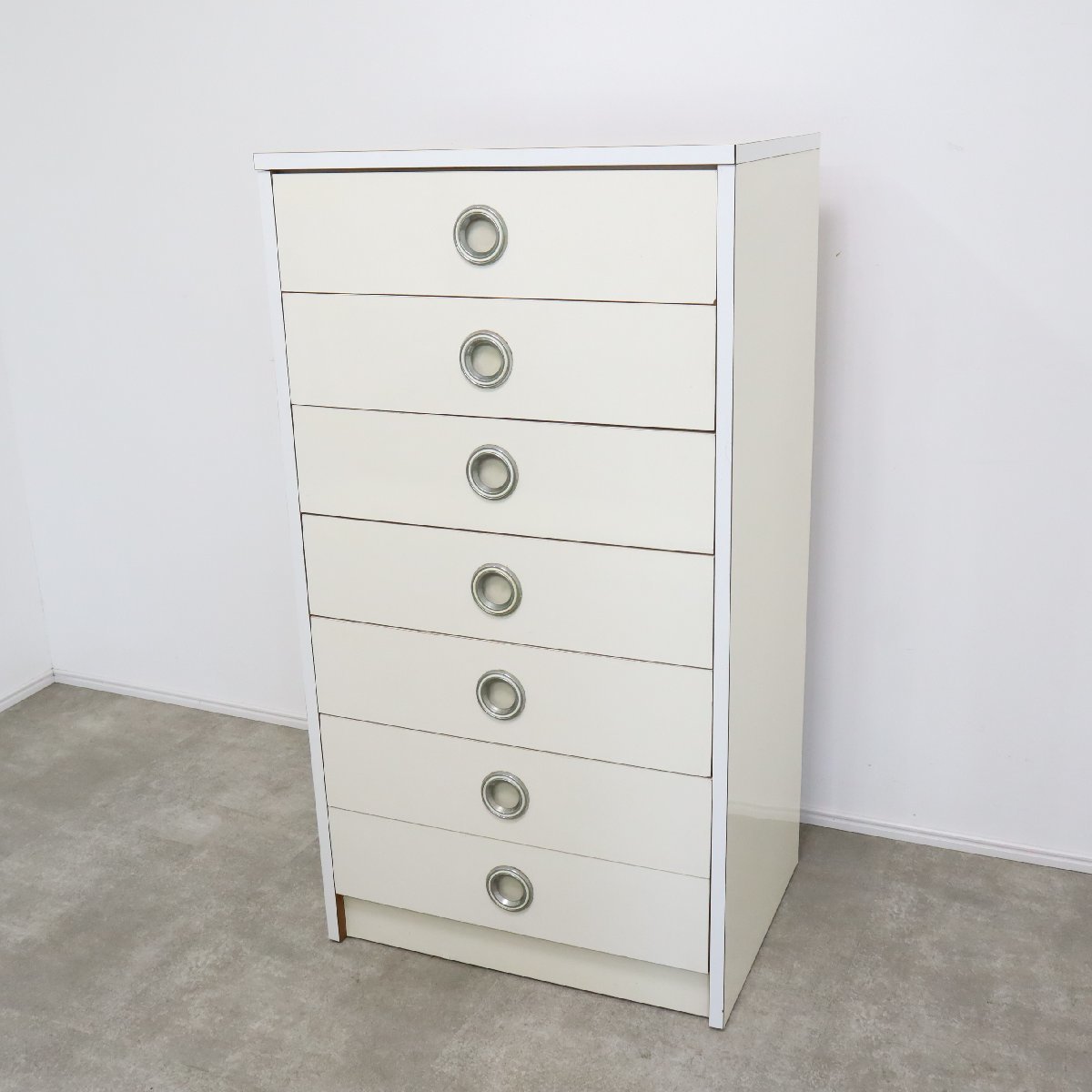 レトロポップなホワイトチェスト・洋服タンス – バナルオンライン