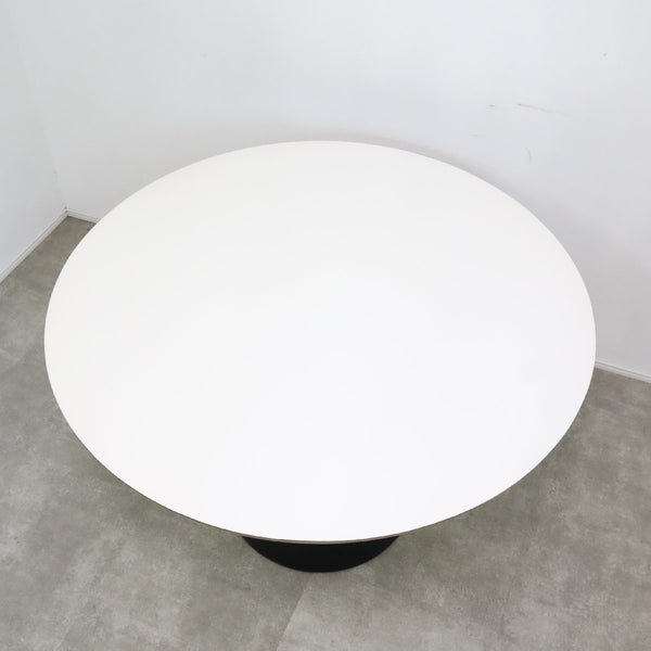 イサムノグチ デザインのサイクロンテーブル（リプロダクト品）