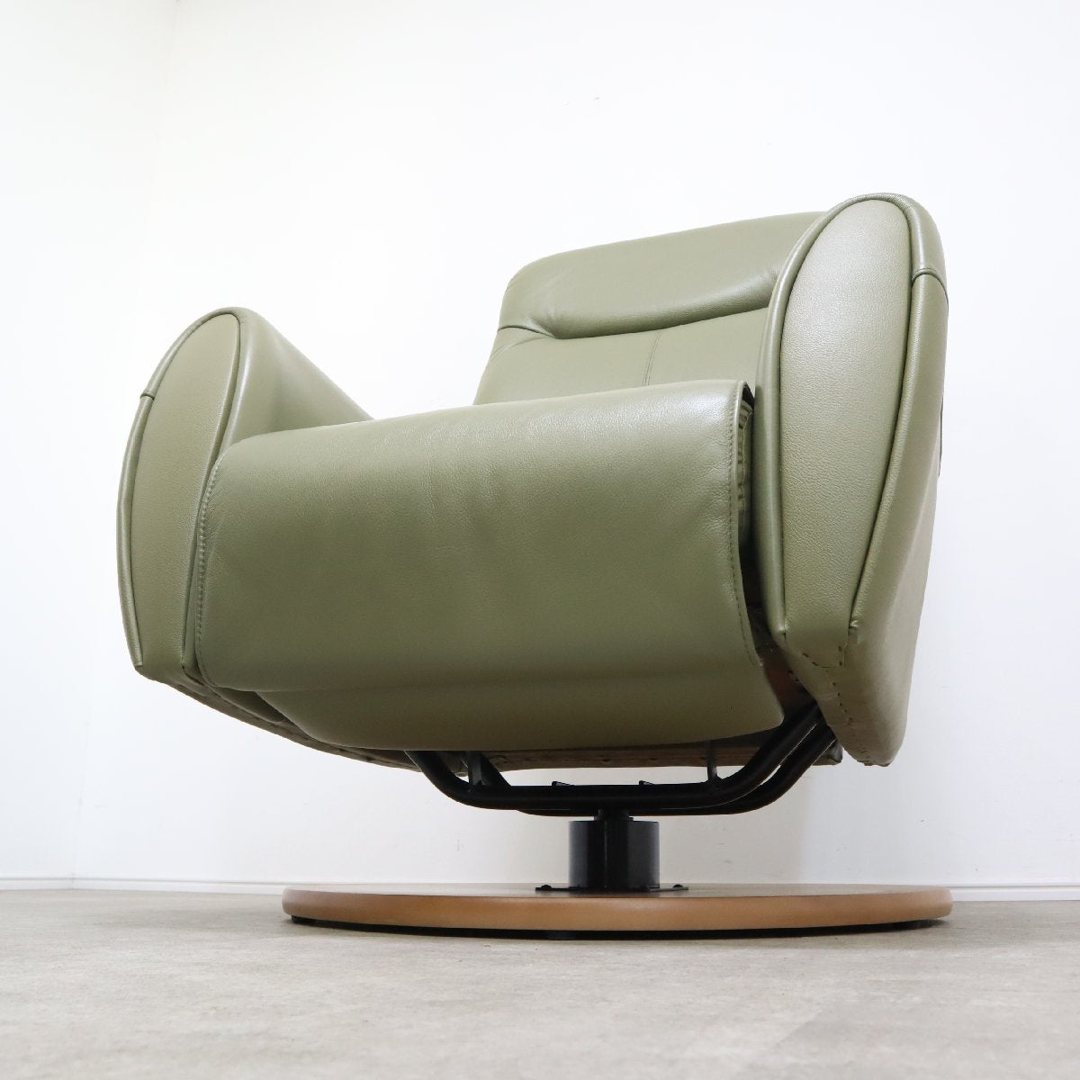 マルニ木工 本革リクライニングソファ・パーソナルチェア – バナル