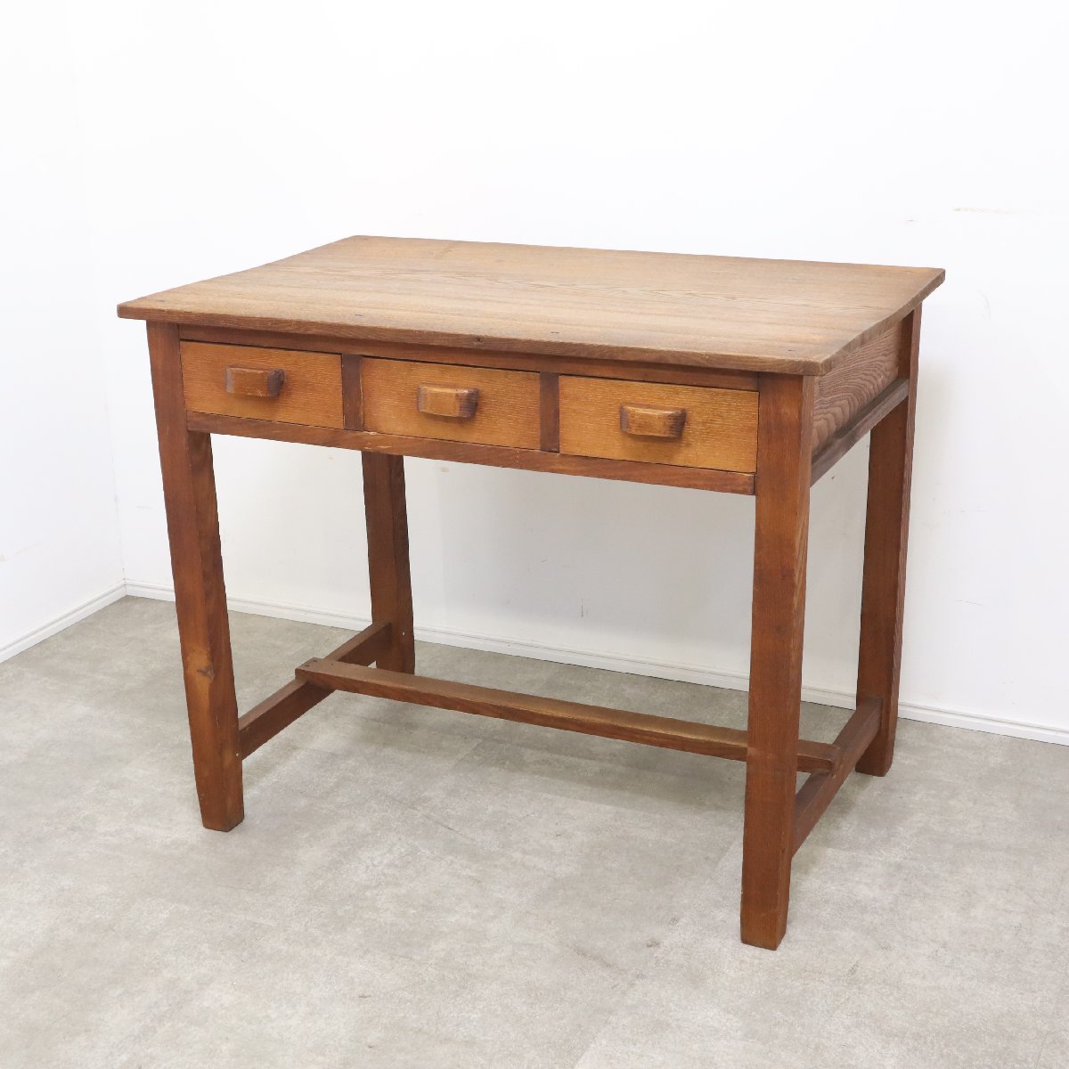 使い込まれた文机 古い木味 木製 机 昭和レトロ 古家具 古道具 アンティーク家具 昭和初期 ナラ材 使い込まれた木の風合いが