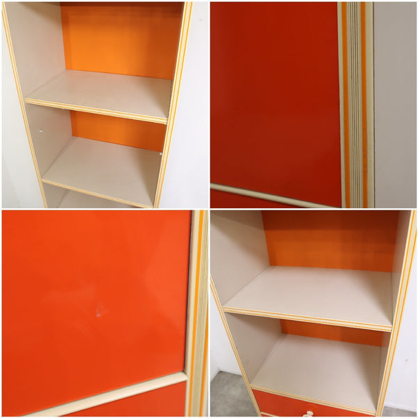 ビビットオレンジのレトロポップなキャビネット・本棚