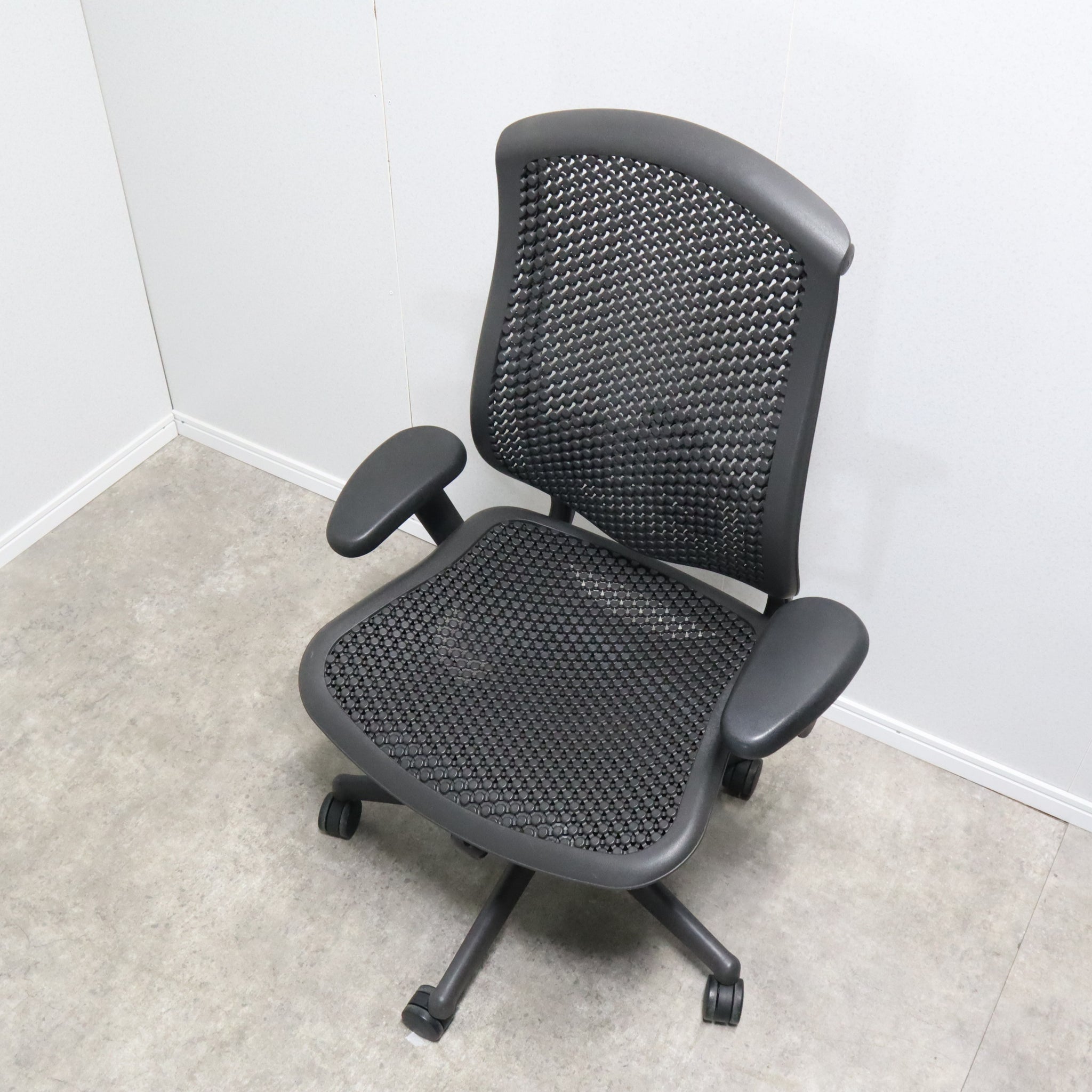 Herman Miller/ハーマンミラー Celle chair/セラチェア オフィスチェア ブラック【02B2201067】 –  バナルオンラインショップ（BANUL）の通販ならBANUL