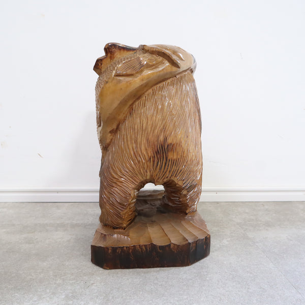 迫力満点の立ち姿！木彫りの熊の置き物