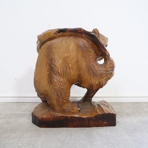 迫力満点の立ち姿！木彫りの熊の置き物