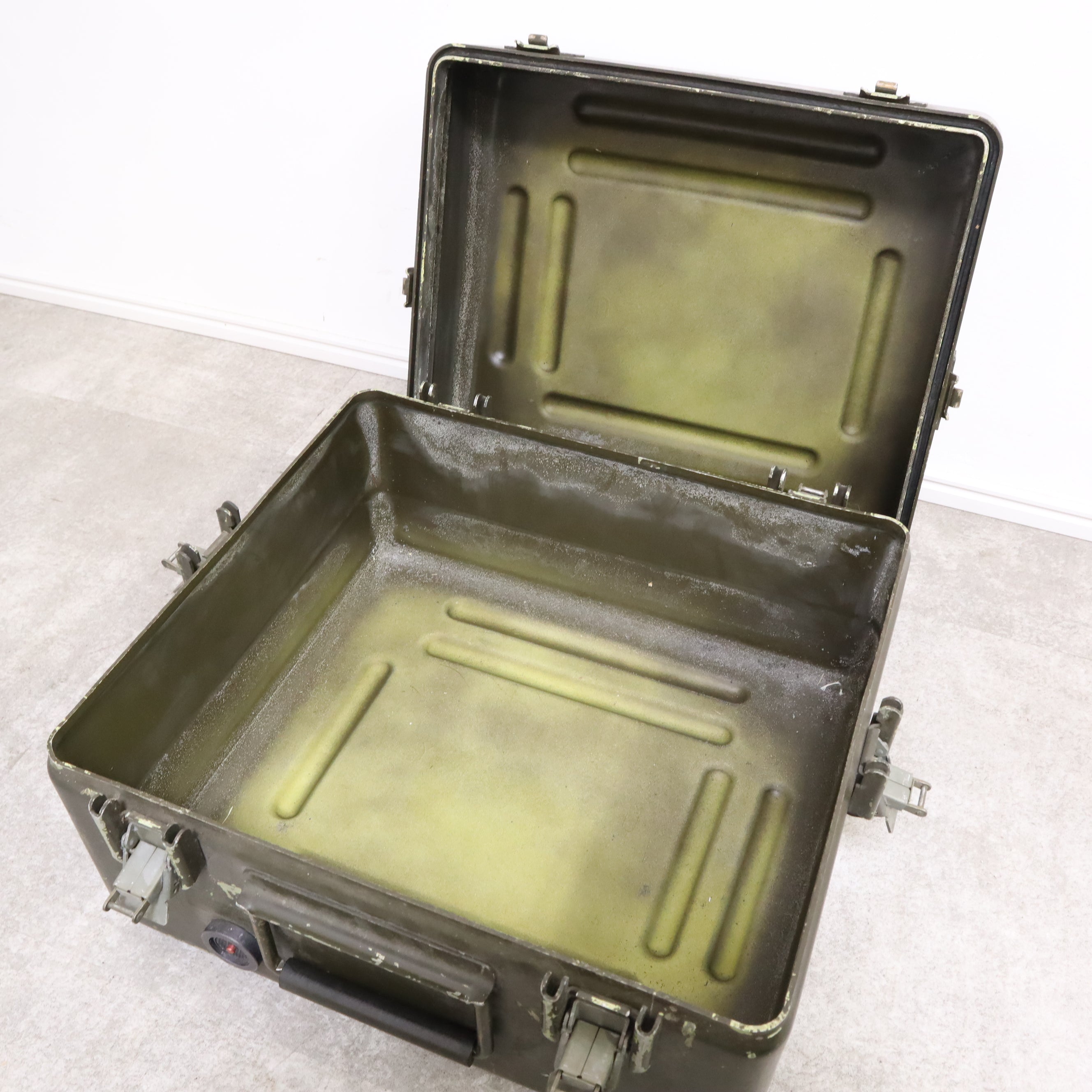 米軍放出品　ミリタリーボックス　ナイトヴィジョンケース 米軍実物 ナイト ビジョンケース PELICAN.HARDIGG
