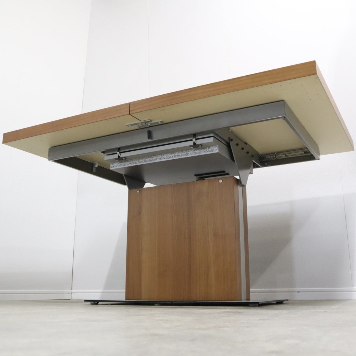 BoConcept ボーコンセプト　伸長式ダイニングテーブル 伸張式ラウンド ダイニングテーブル | デザインはこちら | ボー