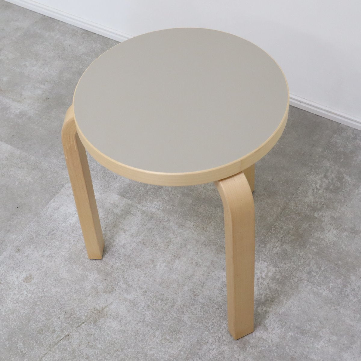 Vitra/ヴィトラ Artek/アルテック Stool 60 スコープ別注 SCOPE リノリウム ペブル11 スツール【04E22040 –  バナルオンラインショップ（BANUL）の通販ならBANUL