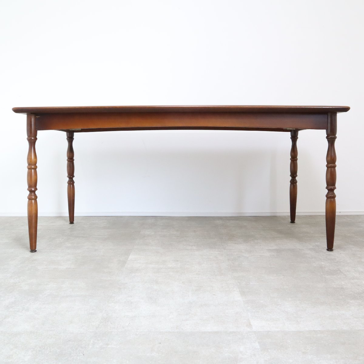 飛騨産業　赤ロゴ　キツツキマーク　ヴィンテージ　ろくろ　ダイニングテーブル　IG 飛騨産業 キツツキマーク ダイニングテーブル 木製 昭和レトロ