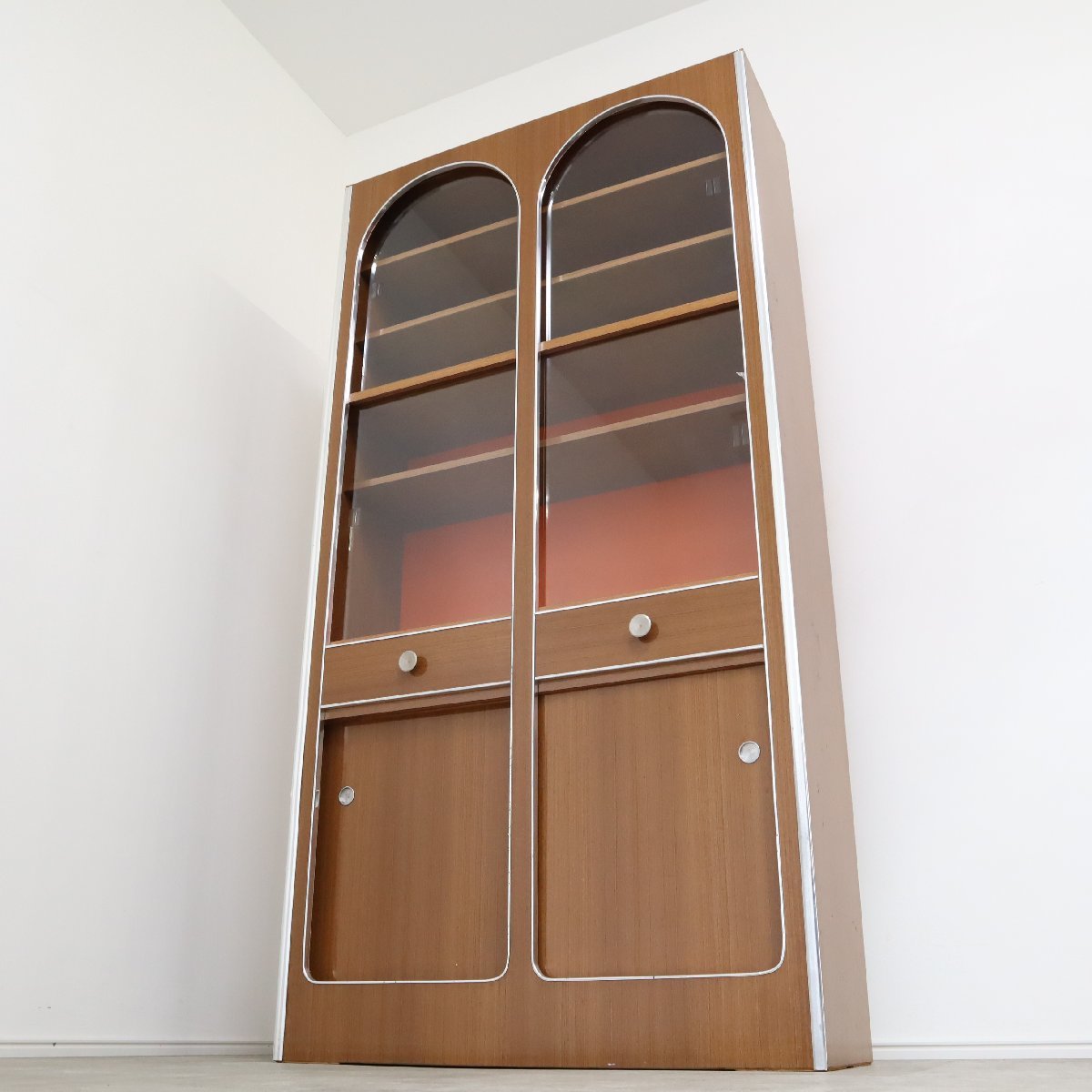 レトロポップ　食器棚　ダブルアーチ窓　木目調　傷や汚れあり i-img1200x1200-