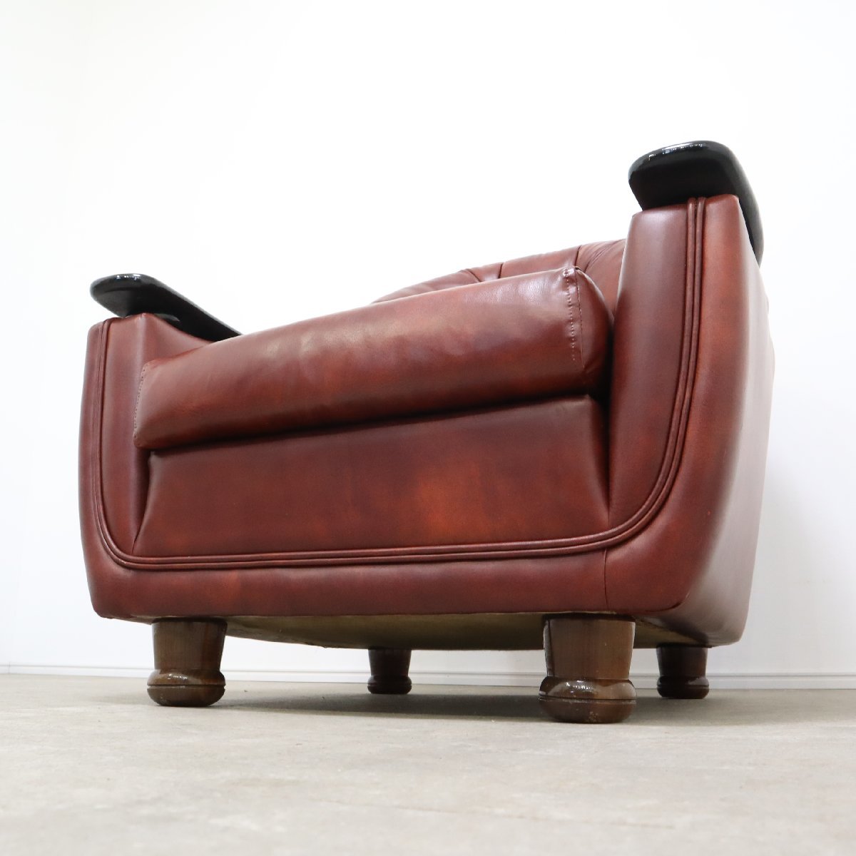 【アンティーク】sancosomo 昭和レトロ 1人掛けソファー ワインレッド 上品なワインレッドの昭和レトロな1人掛けソファ No.3 – バナル