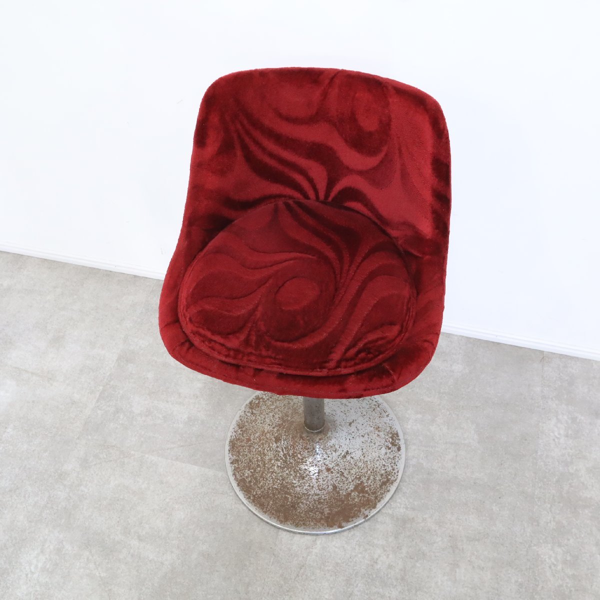 レトロなワインレッドのカウンターチェア – バナルオンラインショップ