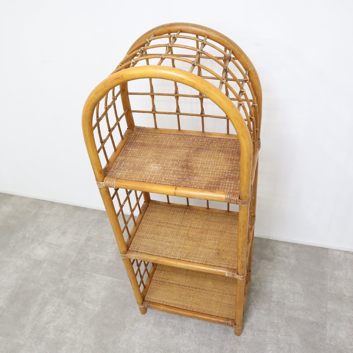 アーチ型 籐 ラタン 棚 インテリア 昭和レトロ 飾り棚 アーチ型 飾り棚 5段 昭和レトロ ラタン 籐棚 インテリア - メルカリ